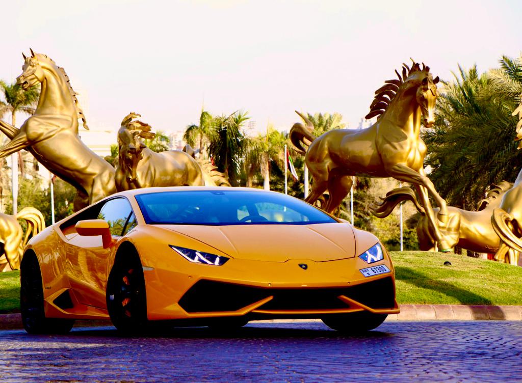 hire Lamborghini Huracan in dubai