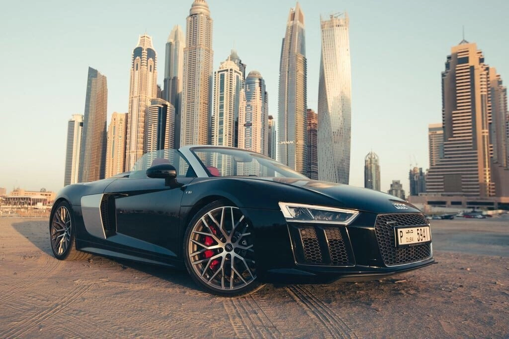 hire Audi R8 Convertible in dubai