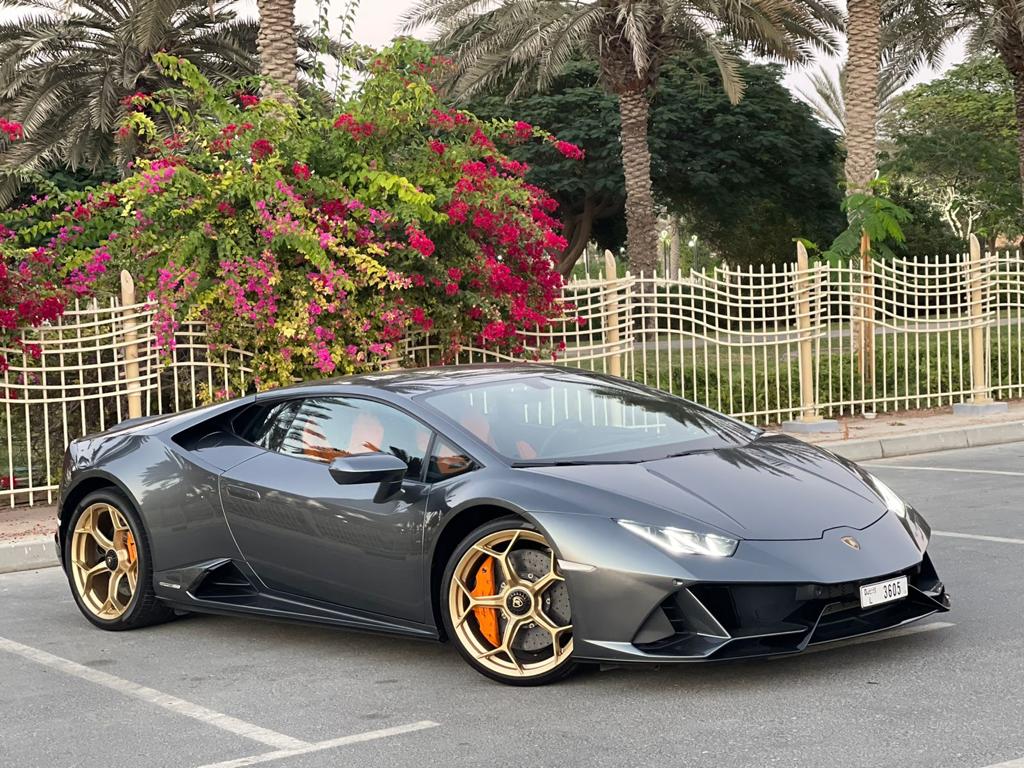 hire Lamborghini Huracan Evo in dubai
