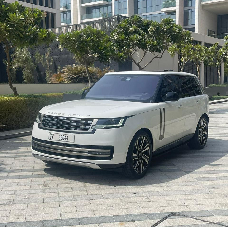 hire Land Rover Range Rover Vogue White in dubai