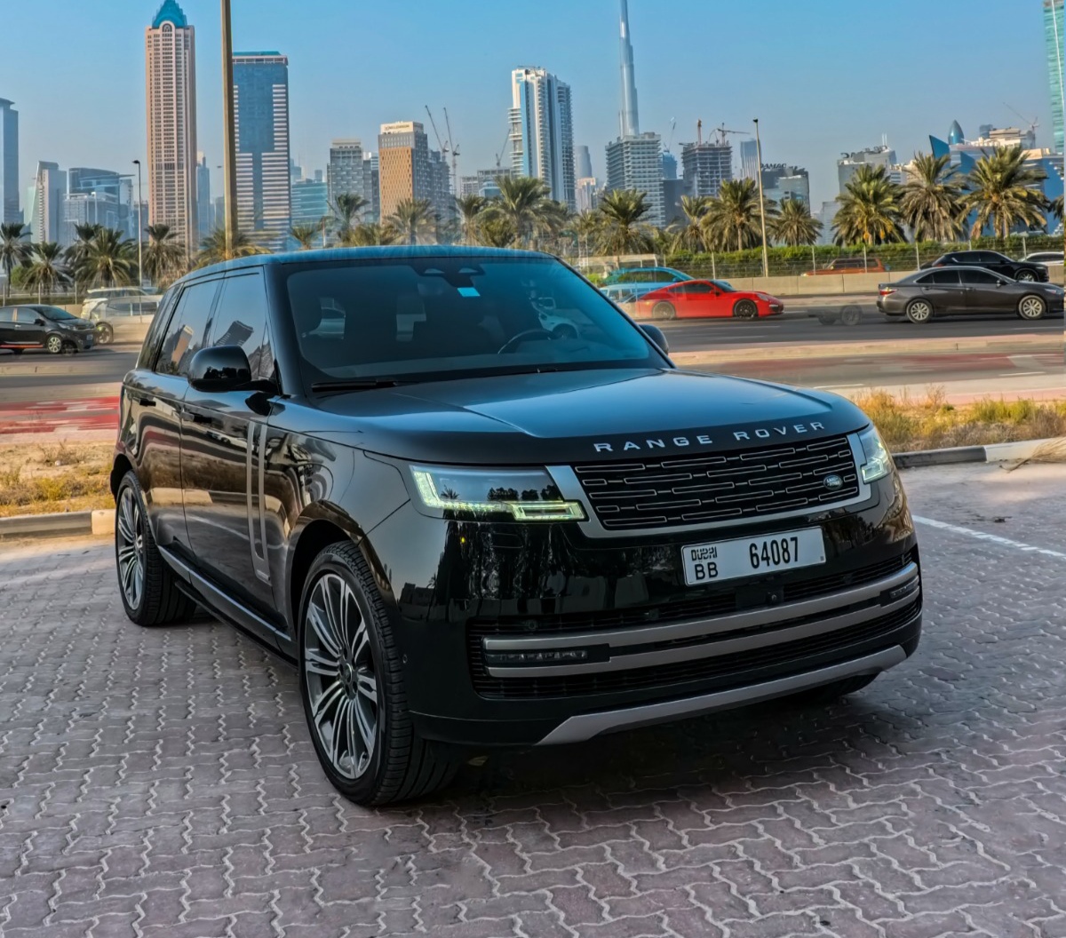 Range Rover Vogue Autobiography Black interior Red  2024 Vermietung Dubai