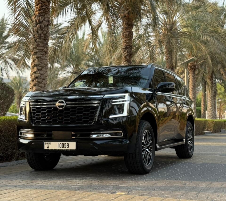 Nissan Patrol Platinum Black Interior Red  2026 Vermietung Dubai