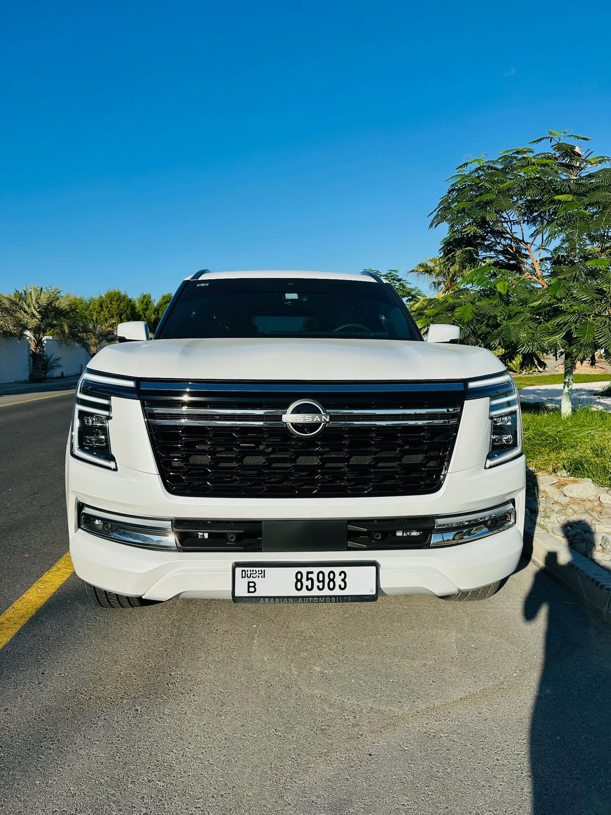 Nissan Patrol Platinum White Interior Saffron  2025 Vermietung Dubai