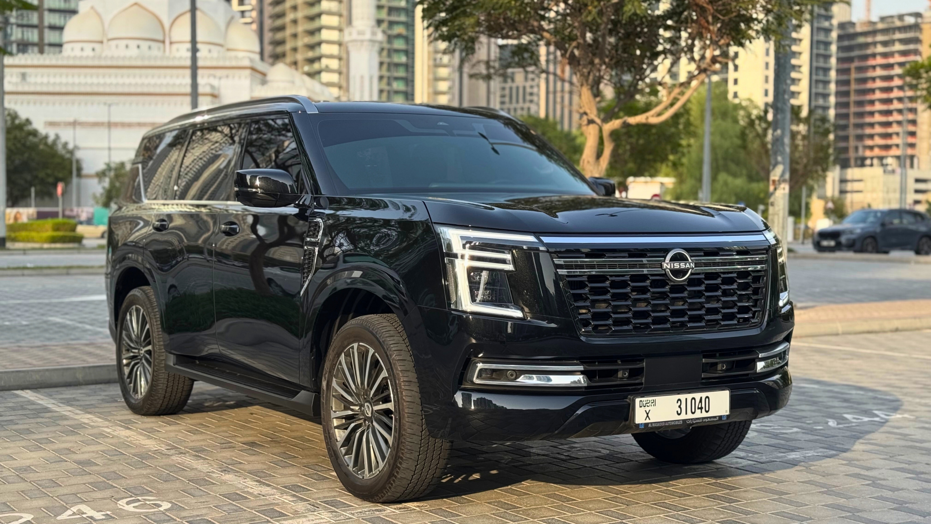 Nissan Patrol Titanium Black interior Saffron  2026 Vermietung Dubai