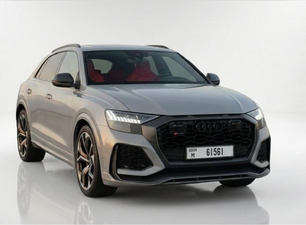 اودي ار اس كيو 8 رمادي  2023 تأجير دبي