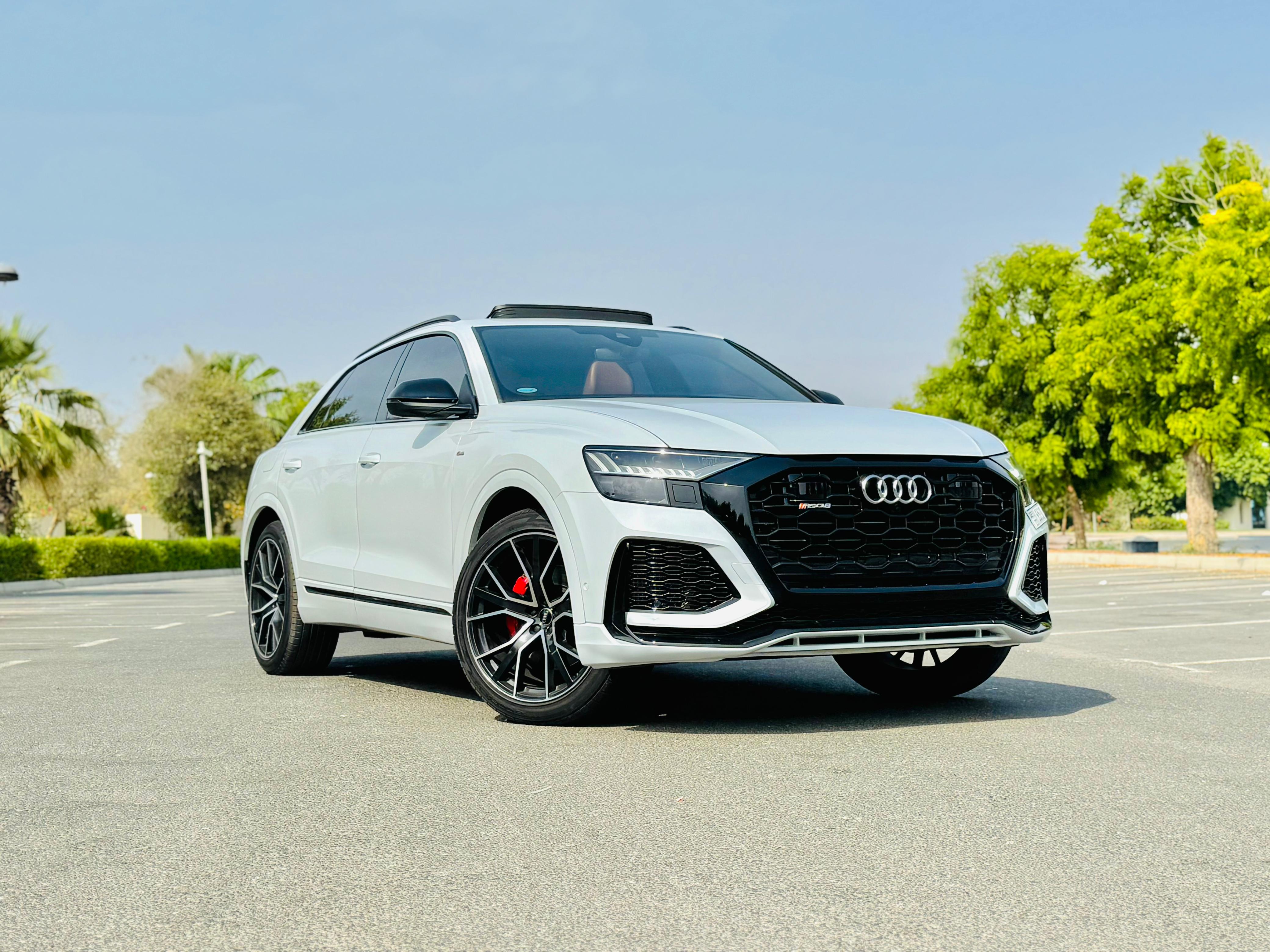 اودي ار اس كيو 8 أبيض  2023 تأجير دبي