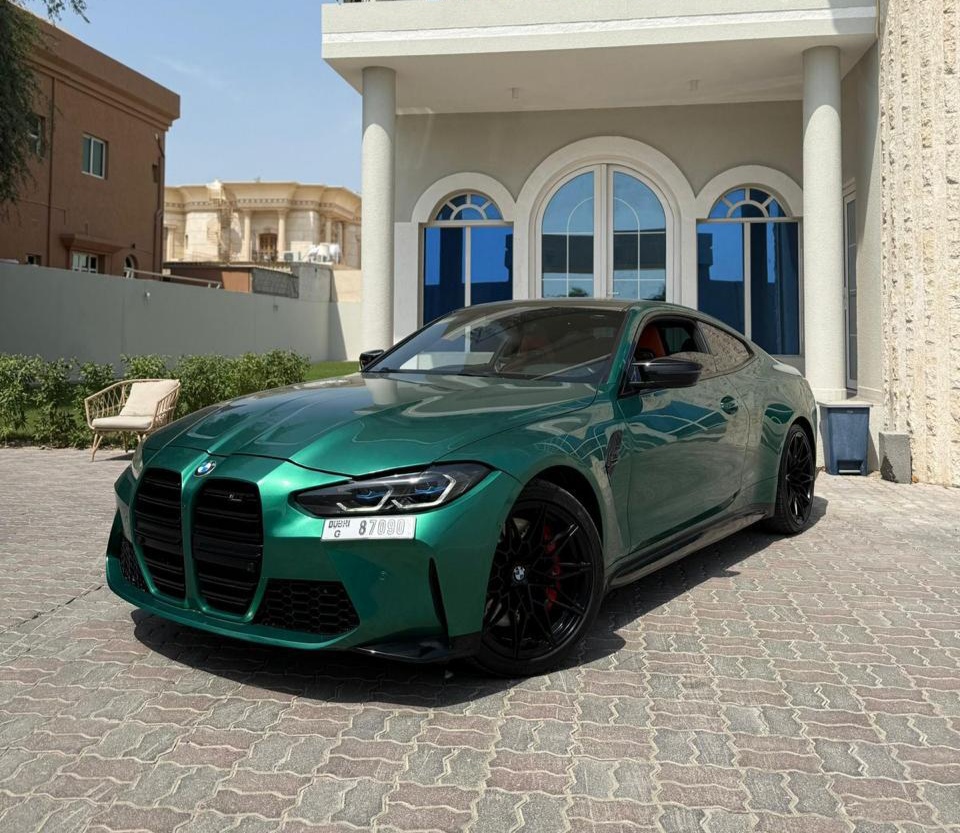Bmw M4 Coupe Green interior Orange  2023 location dubaï