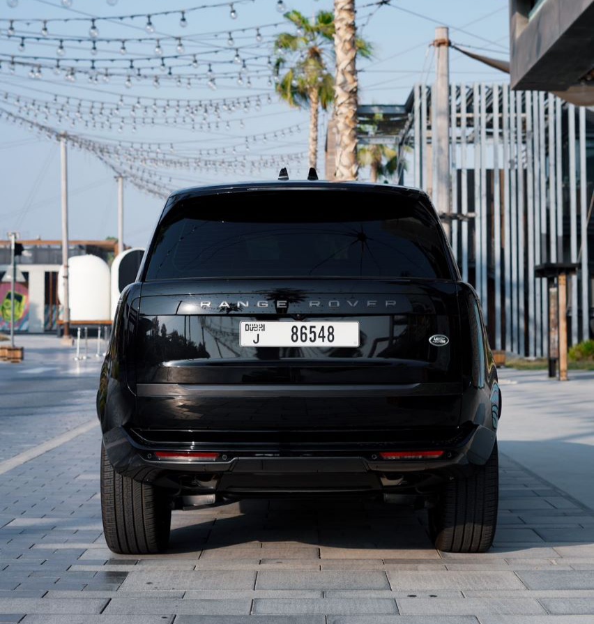 mieten Range Rover Vogue V8 Black interior Red  2023 in Dubai