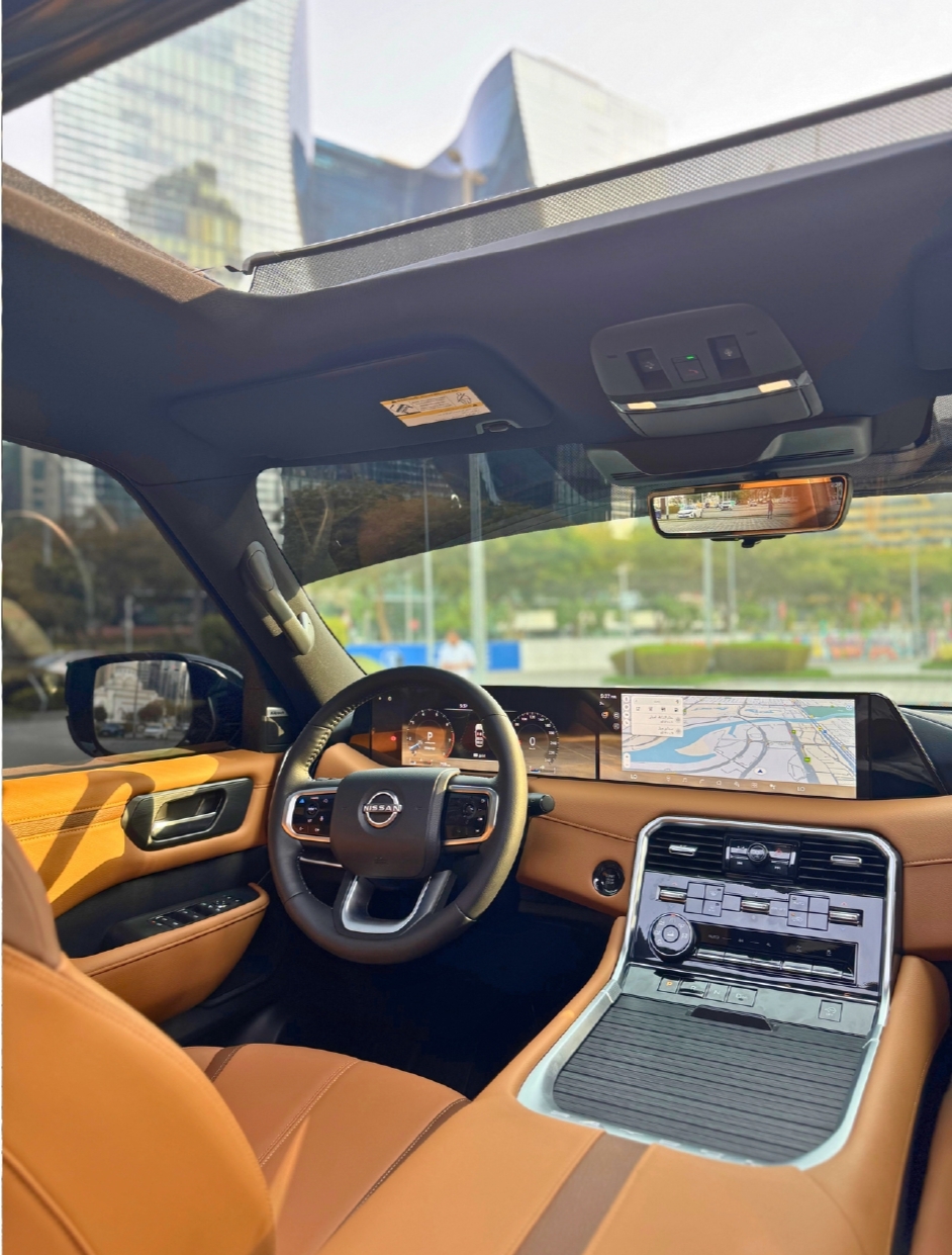 mieten Nissan Patrol Titanium Black interior Saffron  2026 in Dubai