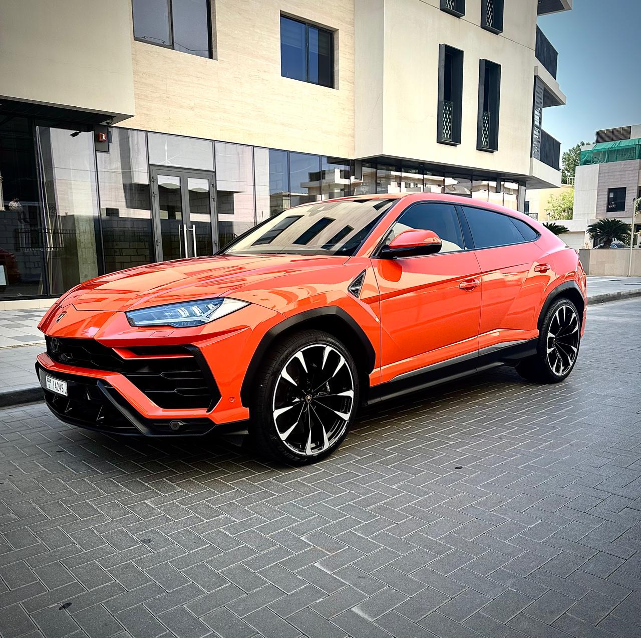 mieten Lamborghini Urus Red Good Price  2024 in Dubai