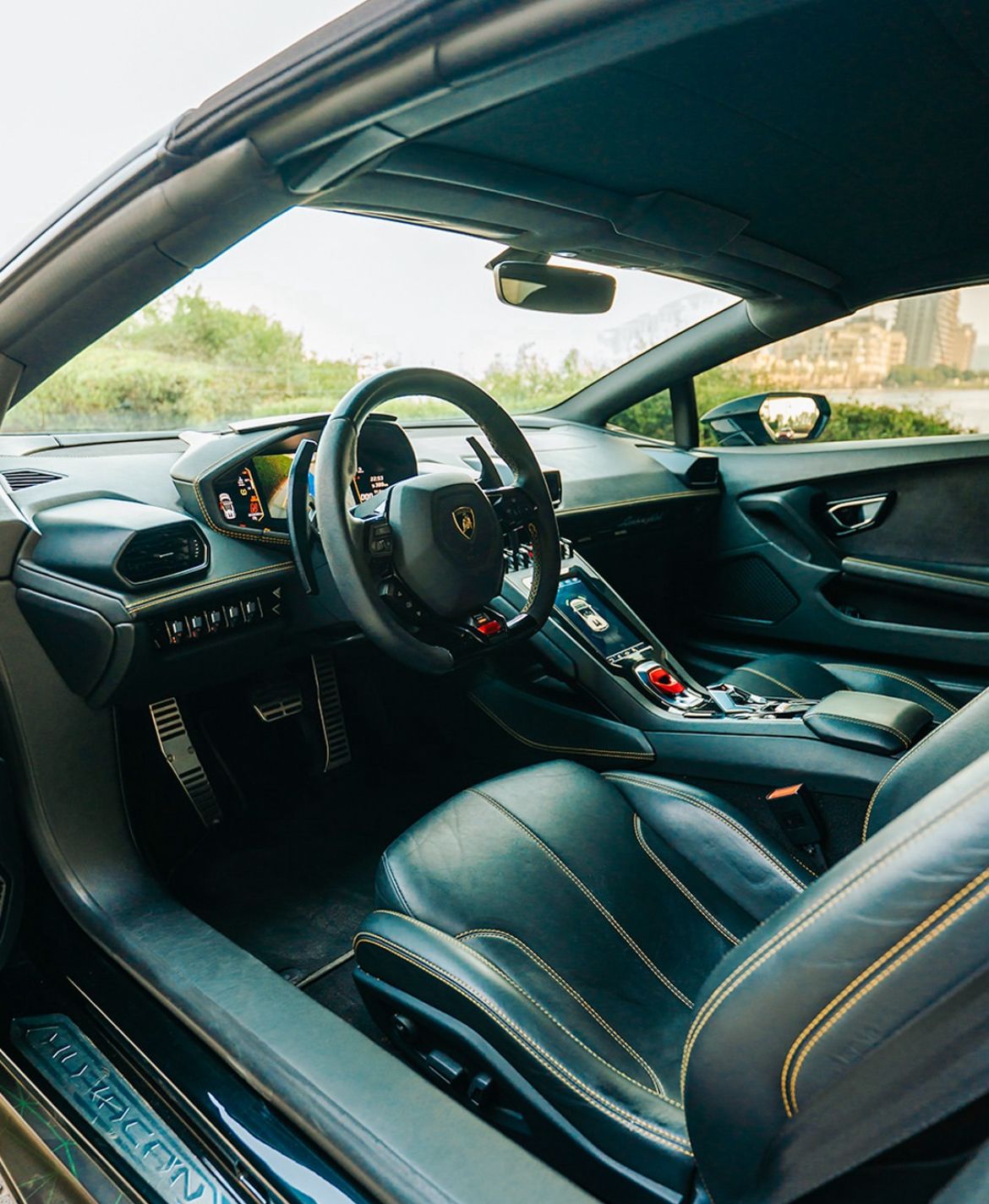 hire Lamborghini Huracan EVO Green & Black  2021 in dubai