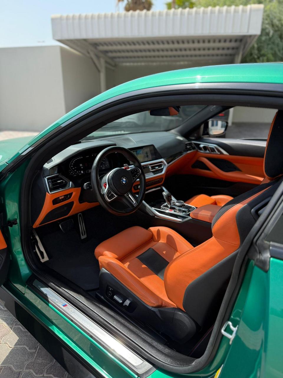 louer Bmw M4 Coupe Green interior Orange  2023 à Dubaï