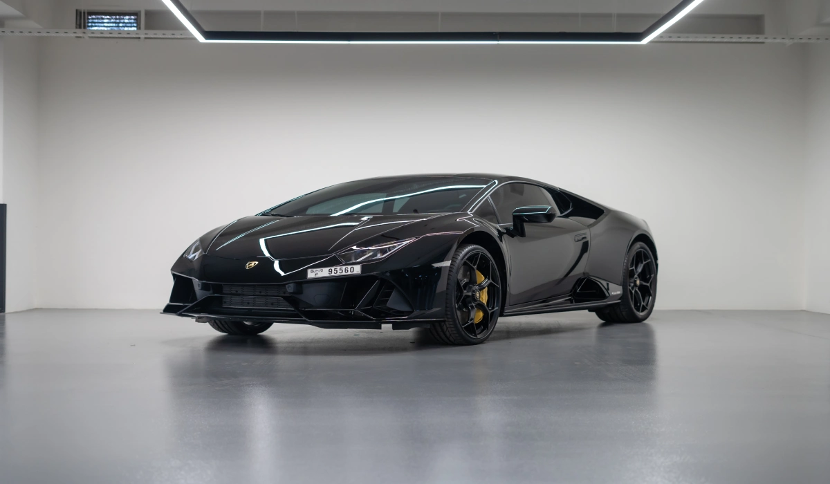 hire Lamborghini Huracan EVO in dubai